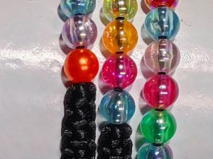 Pulseras macramé de bolas de colores